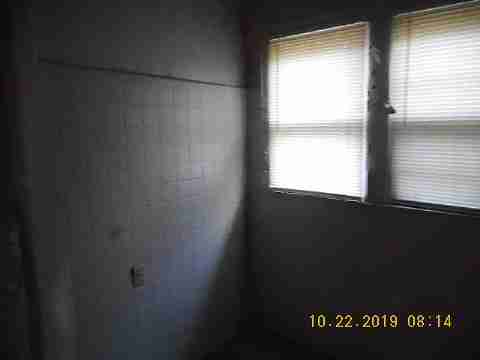 2675 Glendale (11)_m.jpg